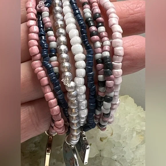 Beaded stretchy charm bracelets travel vacation themed pink blue white floral - Picture 4 of 7